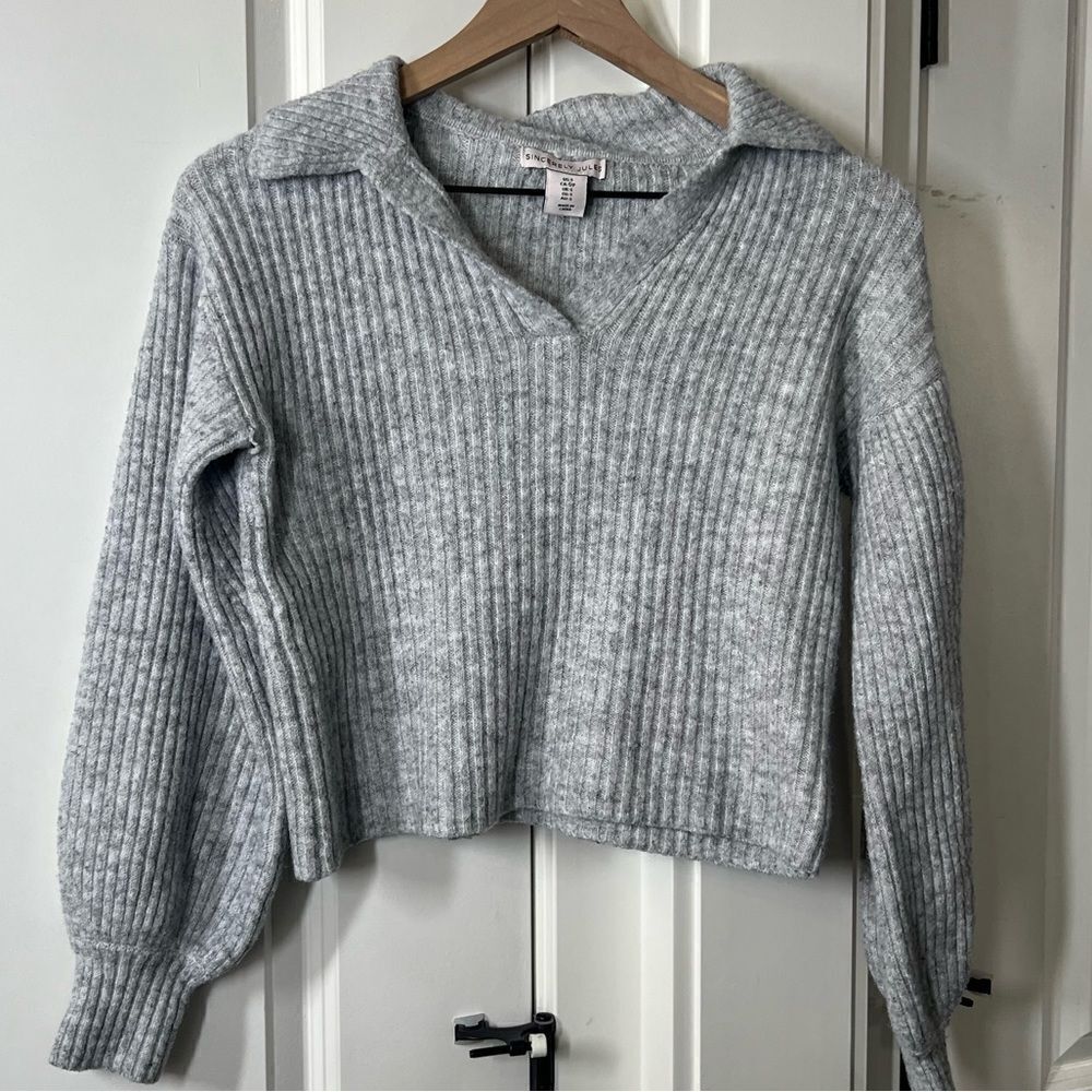 Sincerely Jules grey knit v neck sweater womens size small